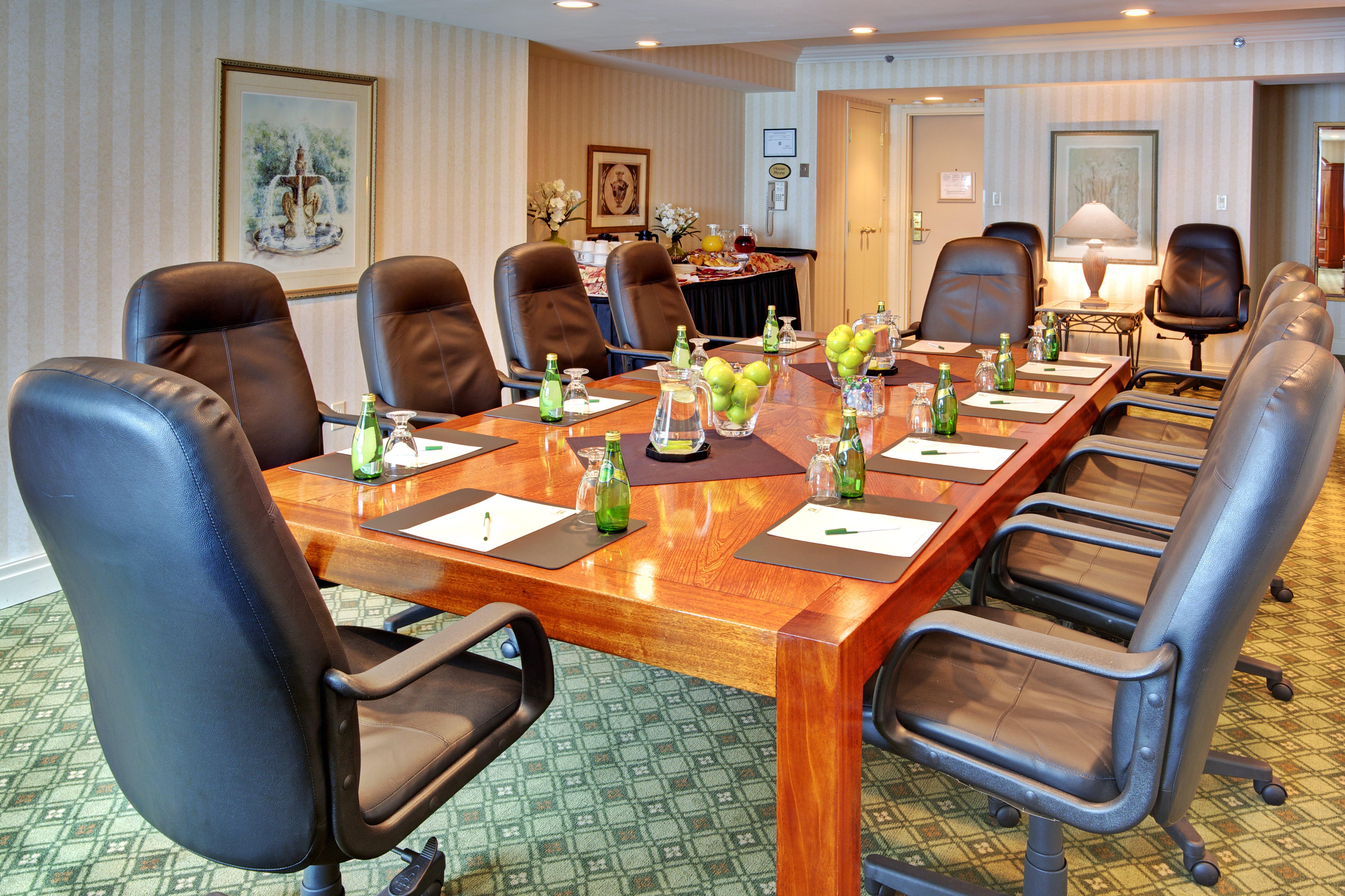 Holiday Inn & Suites Oakville At Bronte By Ihg Exterior foto